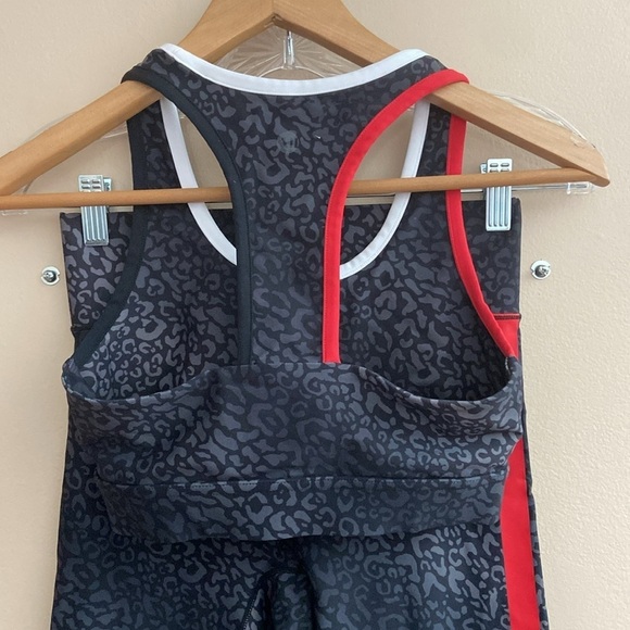 ALL ACCESS- SET Audio Leggings and Front Row Bra In Snow Leopard Multi - Picture 8 of 12